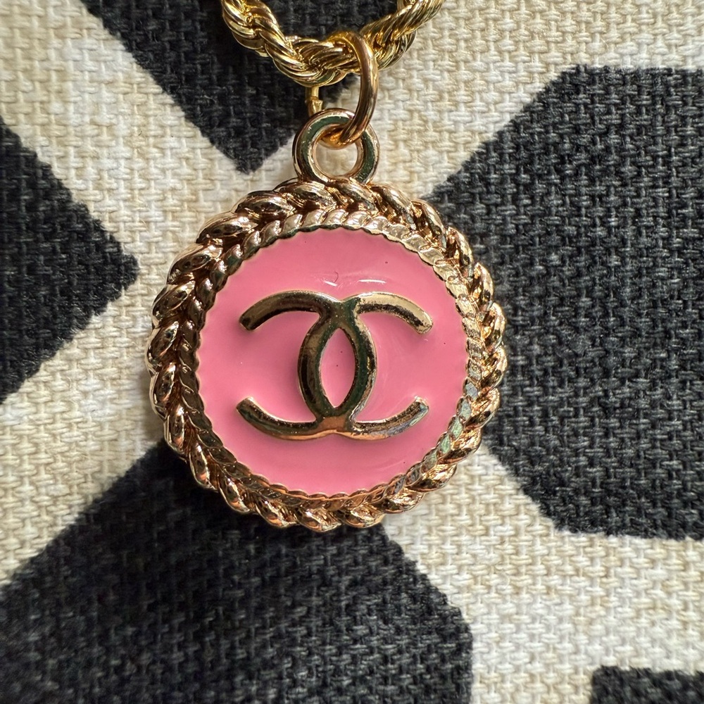 Chanel Pink pendant Necklace 18in gold plated chain